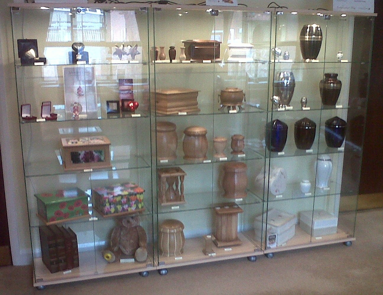 Beech Glass cabinet - Integrated lighting unit B-RS1