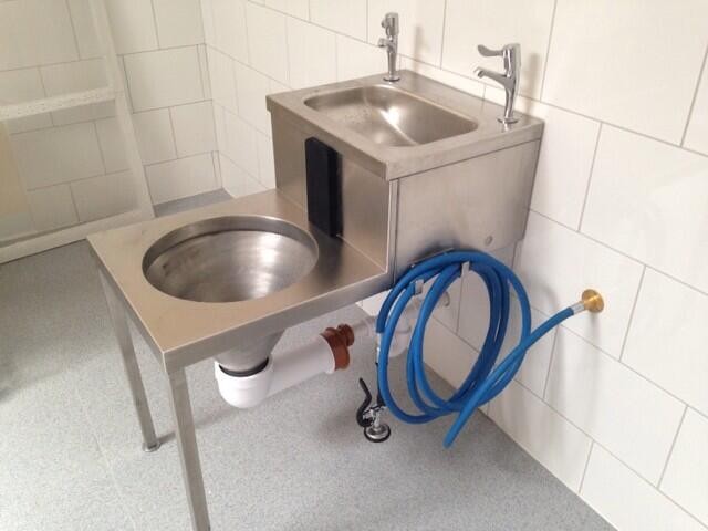 Compact mortuary embalming Sluice with integrated sink