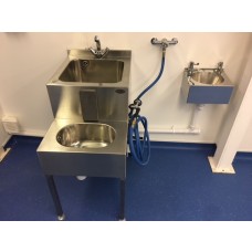 Dual sink embalming station